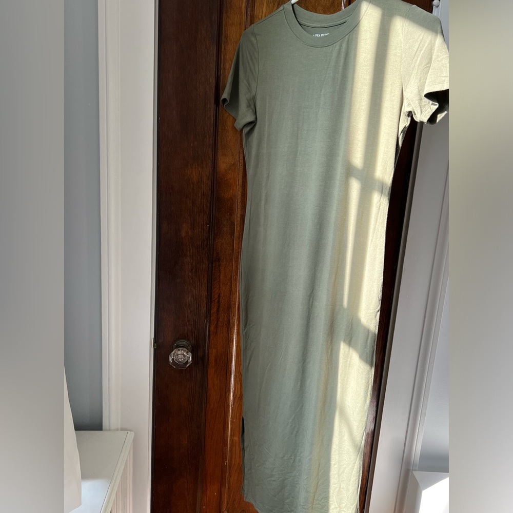 A Pea in the Pod T-shirt dress